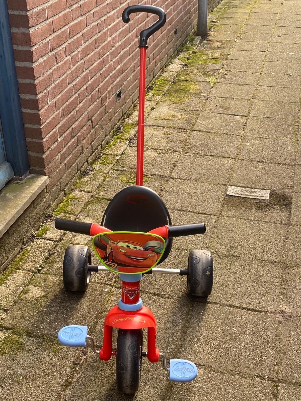 Cars driewieler met duwstang, Ophalen, Zo goed als nieuw, Terugtraprem, Duwstang