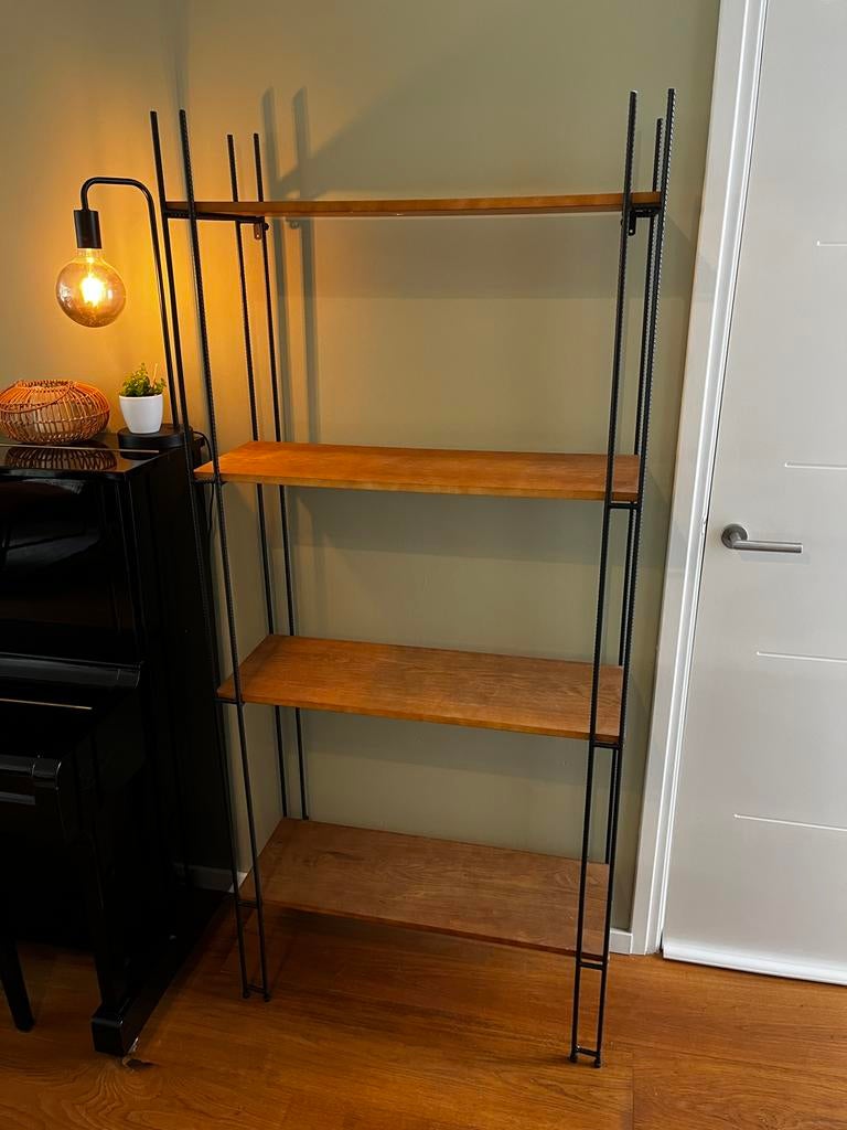 Houten Boekenkast met Zwart Metalen Frame, Ophalen, Met plank(en), Gebruikt, Minder dan 150 cm