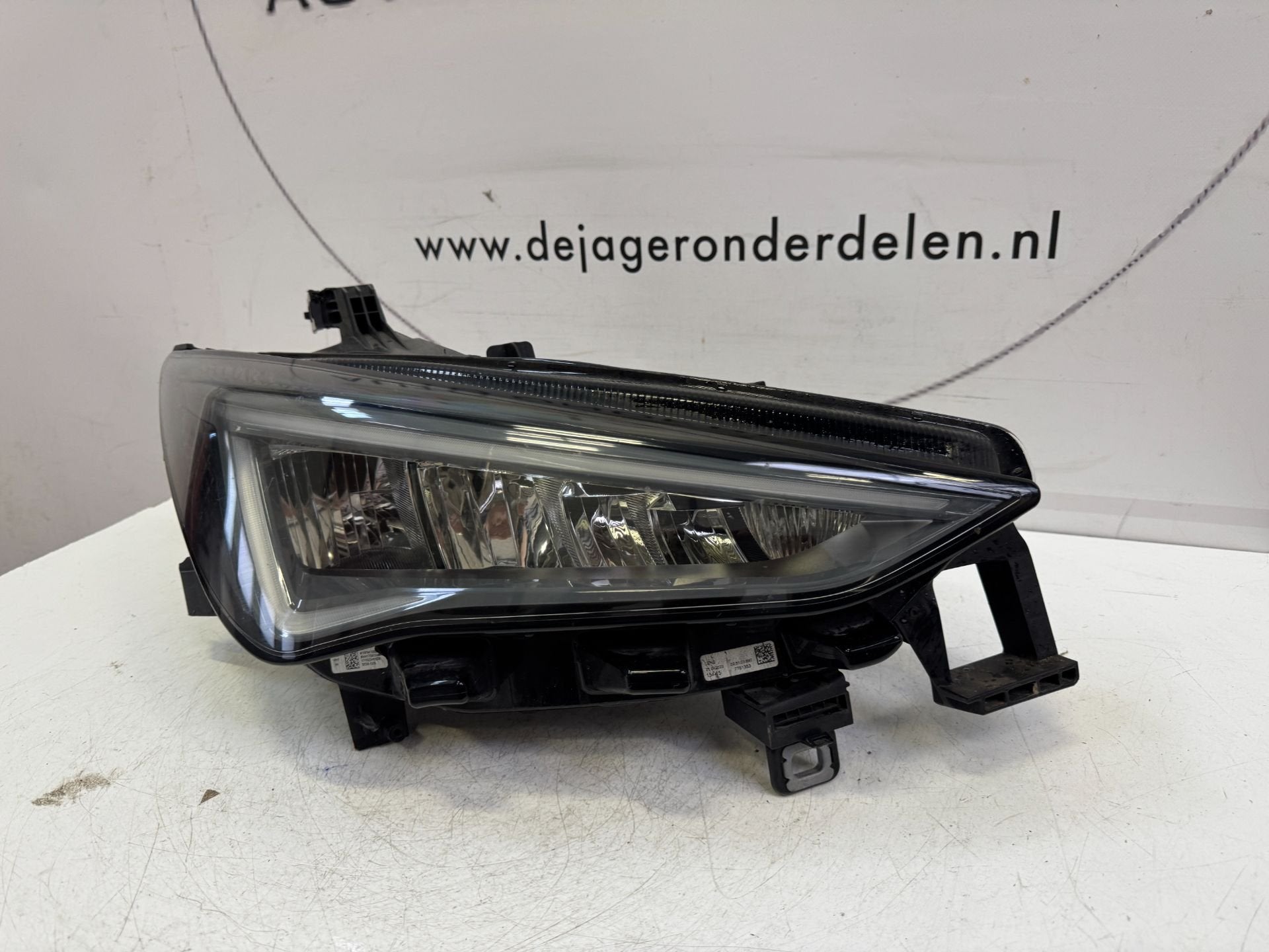 CUPRA BORN 10F LED KOPLAMP RECHTS 10F941008J, Auto-onderdelen, Gebruikt, Autovia A-2, Km 585 585
08760  Martorell, ES, Ophalen of Verzenden