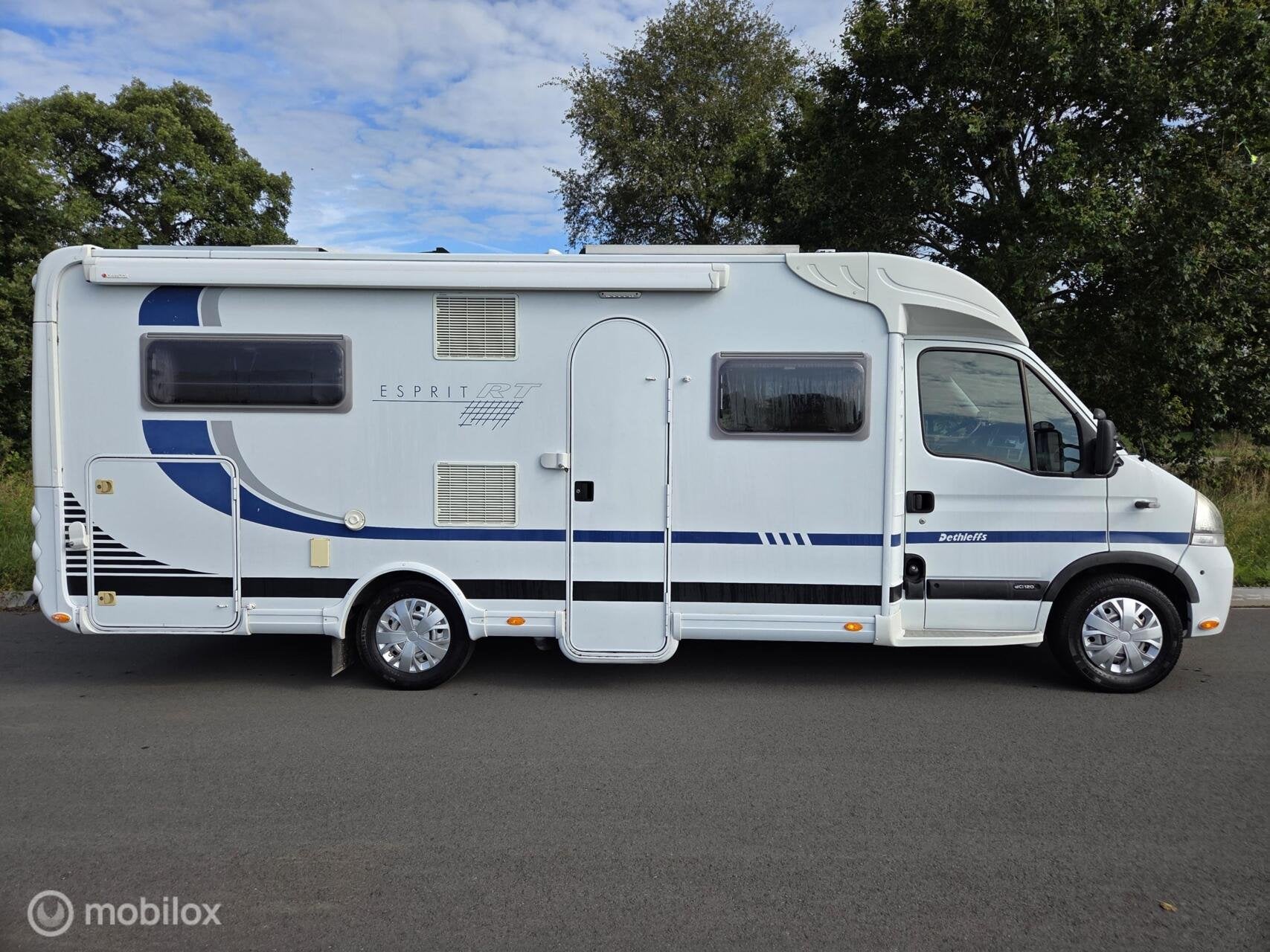 Dethleffs RT 6614 2006 ☆Enkele bedden- 3 Zonnepanelen ☆, Caravans en Kamperen, 6 tot 7 meter, Bedrijf, Afzuigkap, Half-integraal