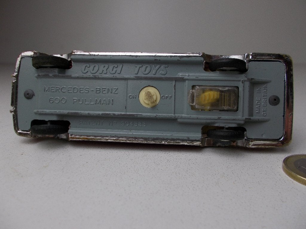 1964 Corgi Toys 247 MERCEDES PULLMAN + RUITENWISSERS!, Ophalen of Verzenden, Gebruikt, Auto, Corgi