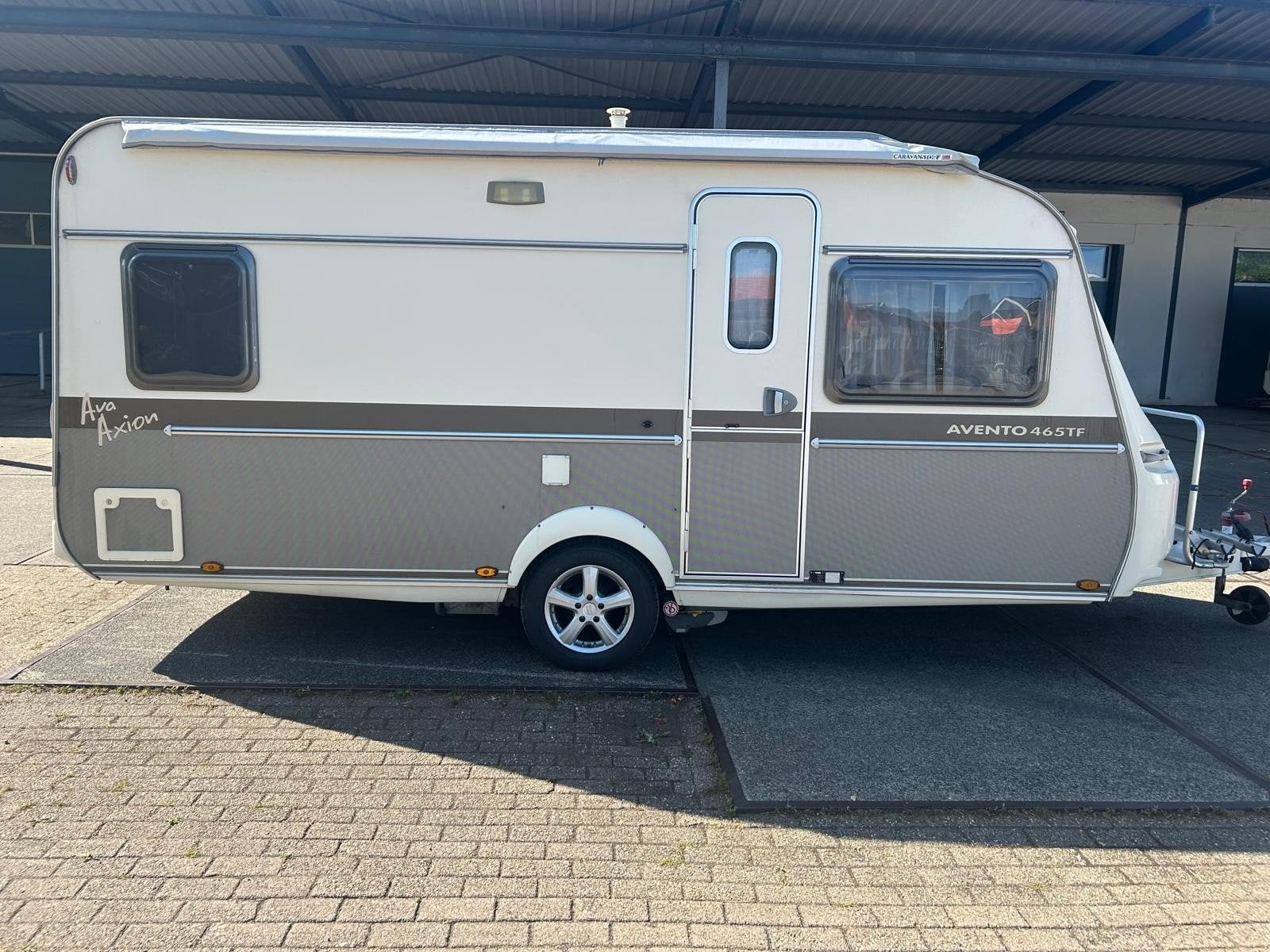 Avento Ava Axtion 465TF Caravan met mover en fietsenrek, Vast bed, Avento, Particulier, 5 tot 6 meter