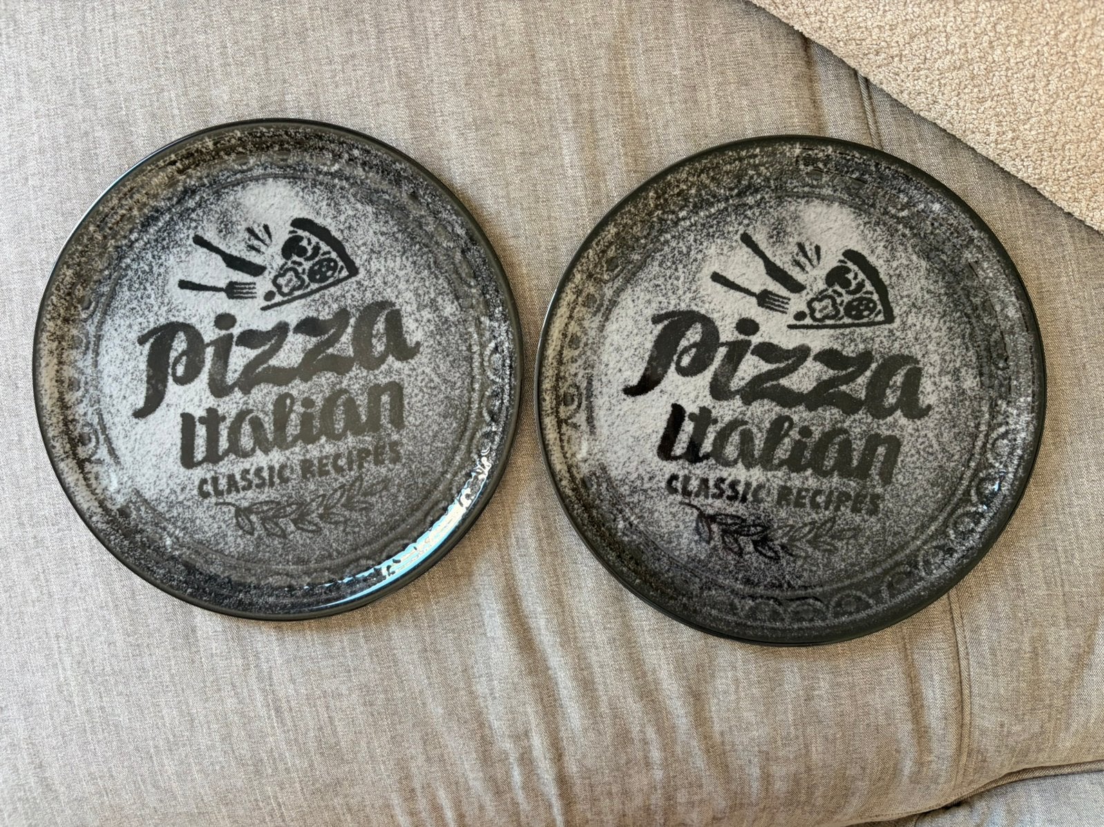 2x Saturnia pizzabord, Ophalen, Overige materialen, Zo goed als nieuw, Bord(en)