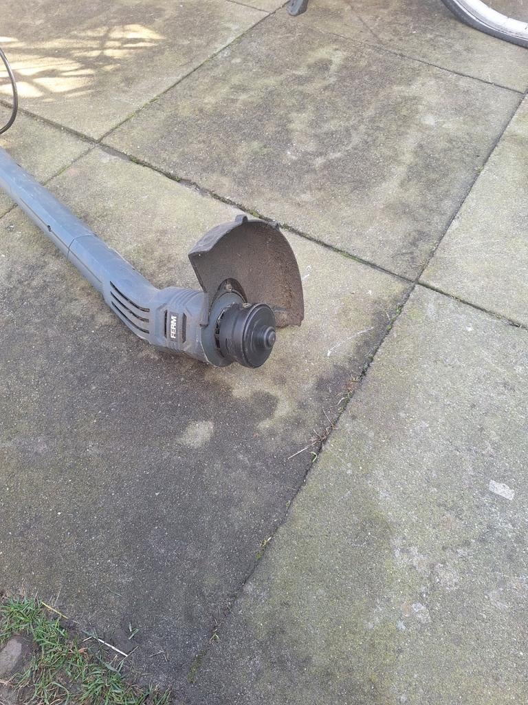 FERM Grastrimmer - Gebruikt, Tuin en Terras, Gebruikt, FERM, Ophalen of Verzenden, 10 tot 30 cm