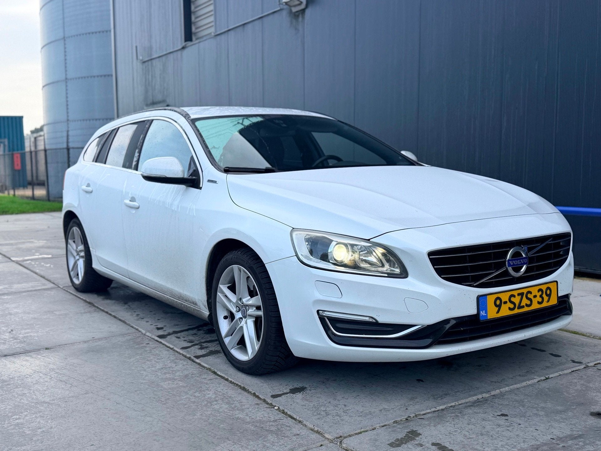 Volvo V60 2.4 D6 AWD Plug-In Hybrid Summum, Auto's, Automaat, Wit, Vierwielaandrijving, 4x4