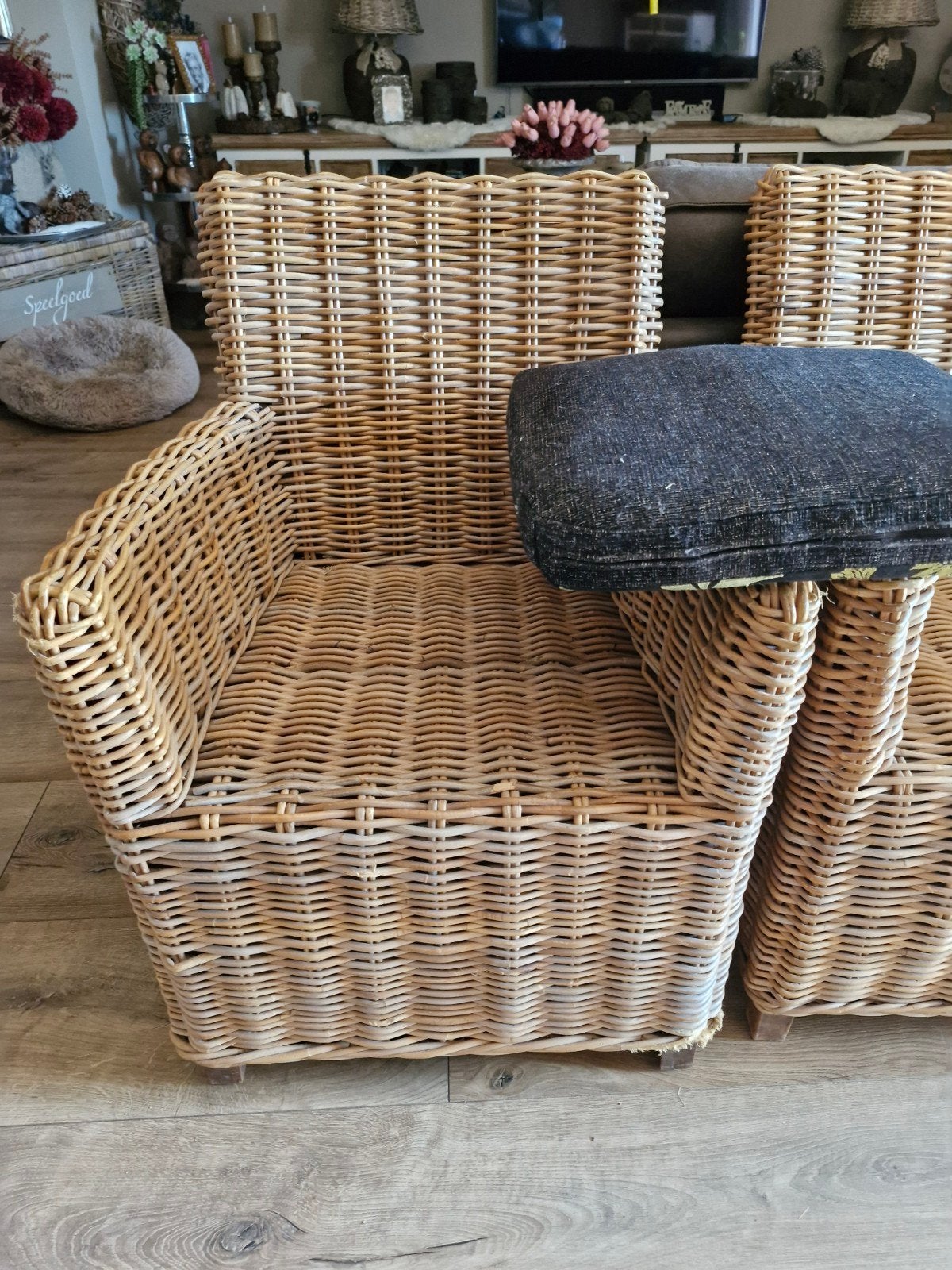 Mooie zware rotan /riet eetkamerstoelen, Huis en Inrichting, Stoelen, Ophalen, Zo goed als nieuw, Bruin