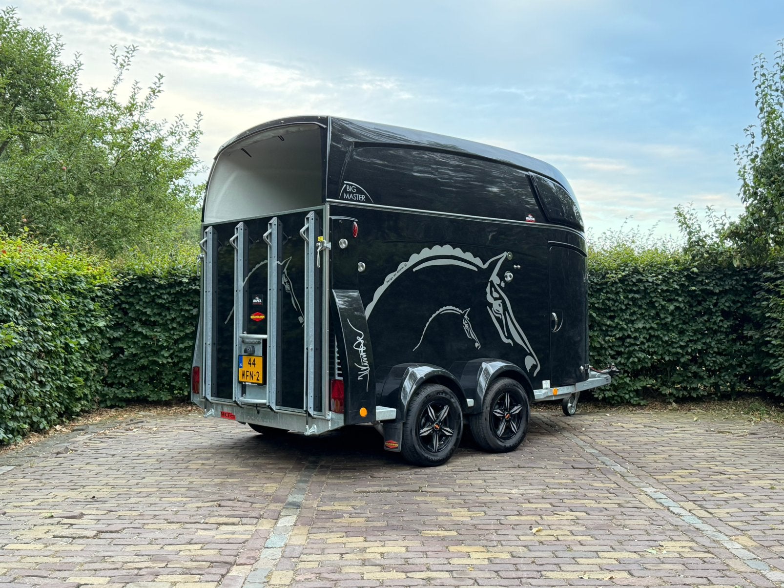 Extreem dikke 2 paards Bockmann big master met zadelkamer, Ophalen, Zo goed als nieuw, 2-paards trailer, TT paardentrailers