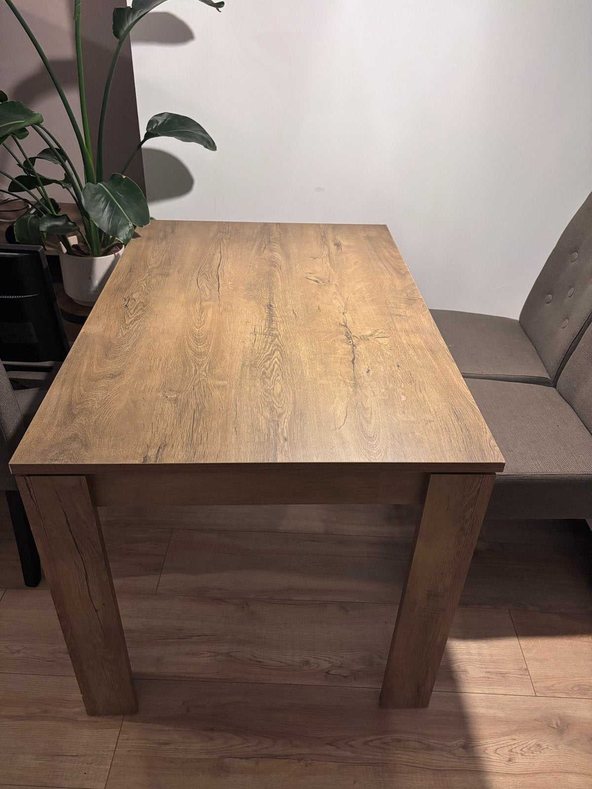 JYSK Vedde eettafel met 4 stoelen en TV meubel, Huis en Inrichting, Tafels | Eettafels, Ophalen of Verzenden, Gebruikt, Vier personen