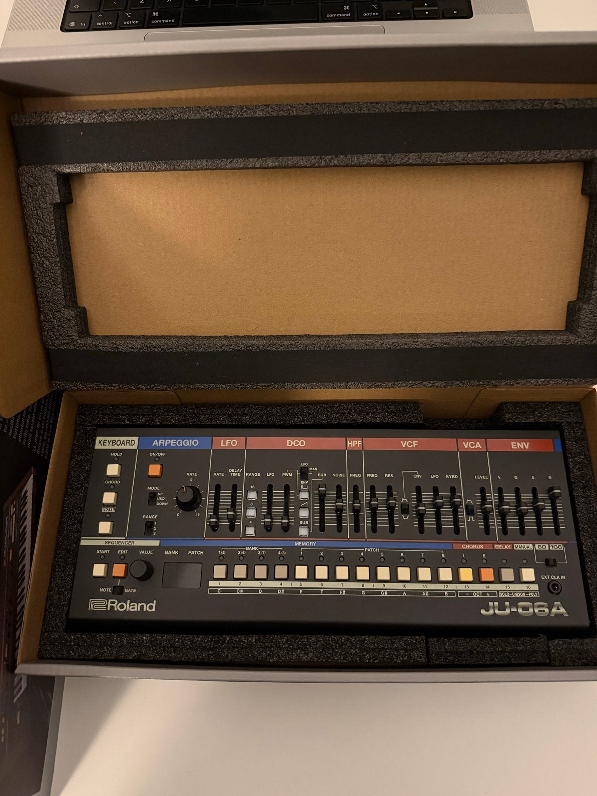 Roland JU-06A Boutique Synthesizer - Zo goed als nieuw, Ophalen of Verzenden, Zo goed als nieuw, Overige aantallen, Roland