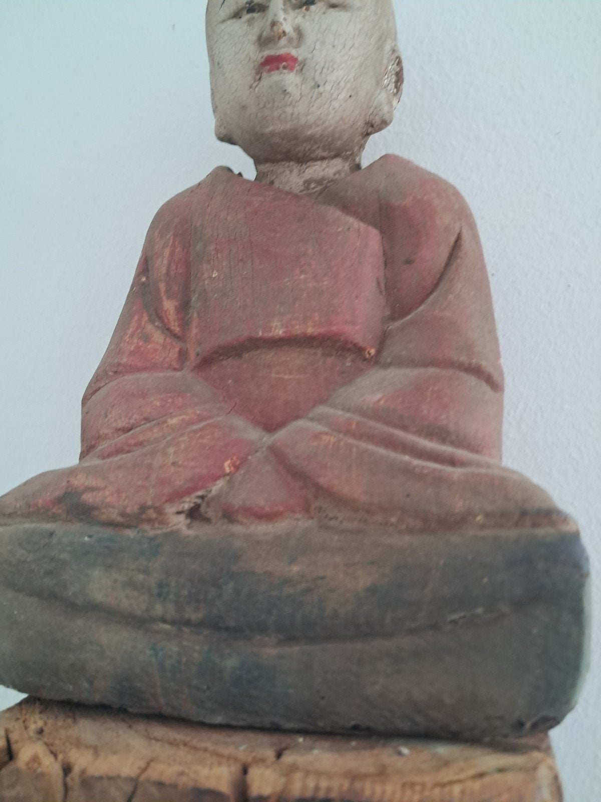 klein antiek houten monnikbeeldje + socle, Ophalen of Verzenden