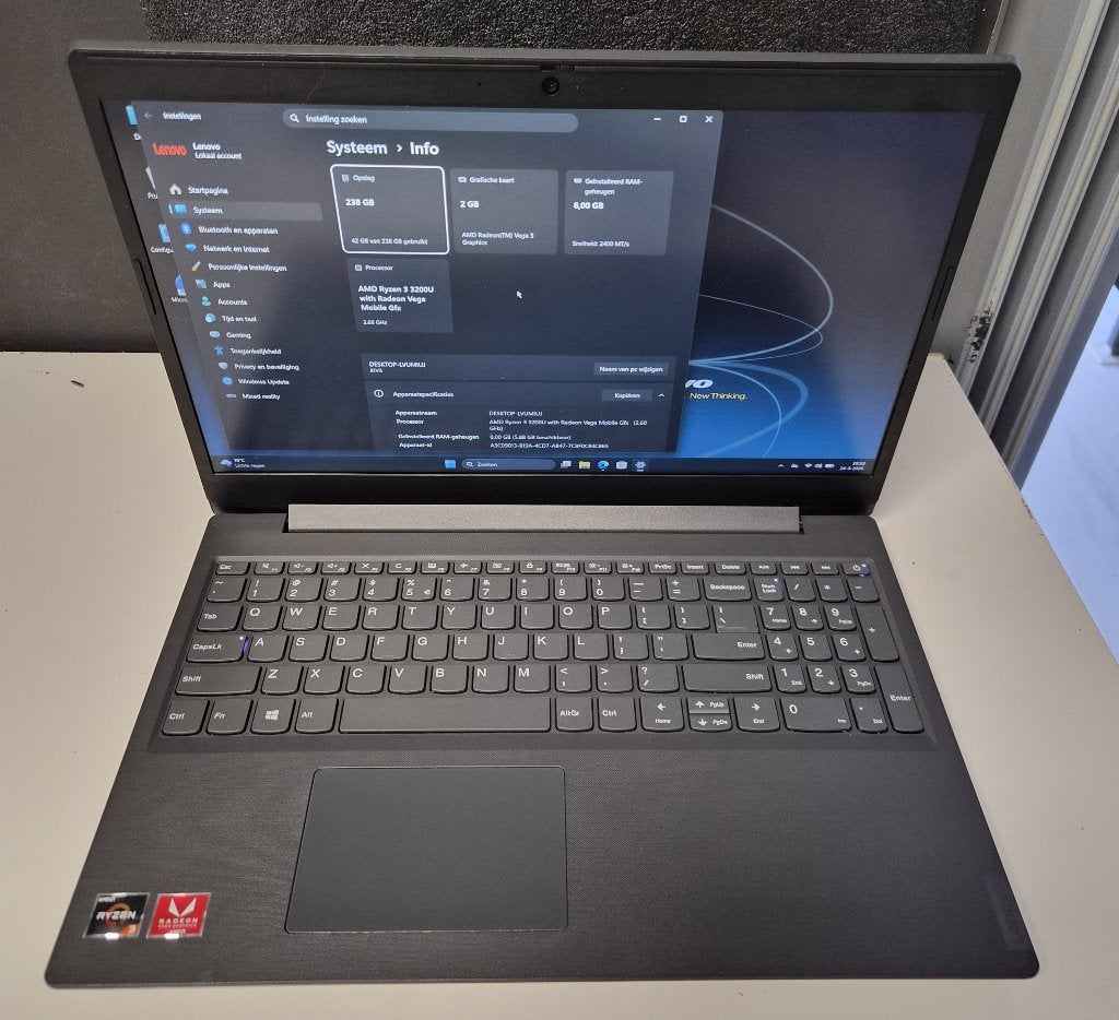 Lenovo V155-15AP Ryzen 3 2.6GHz 256GB SSD 8GB DDR4 2GB Video, Computers en Software, Lenovo, Gebruikt, 15 inch, Qwerty