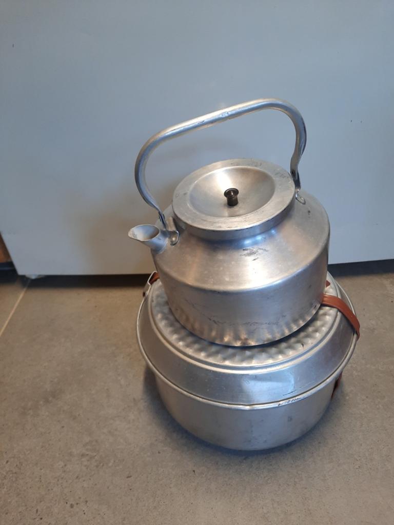 Lichtgewicht  pannenset met fluitketel  aluminium, Caravans en Kamperen, Ophalen of Verzenden, Gebruikt