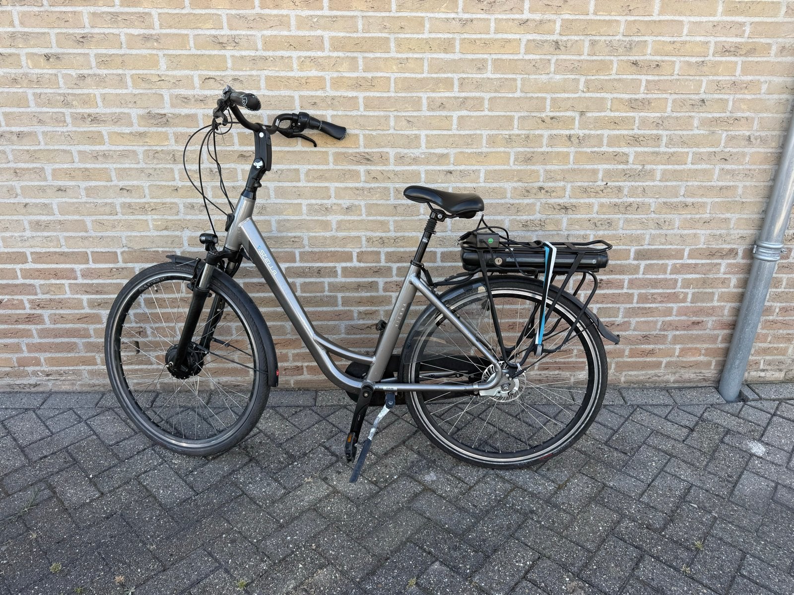 Stella e-bike met lader en accu, Fietsen en Brommers, Overige merken, Gebruikt, Ophalen of Verzenden, 51 tot 55 cm