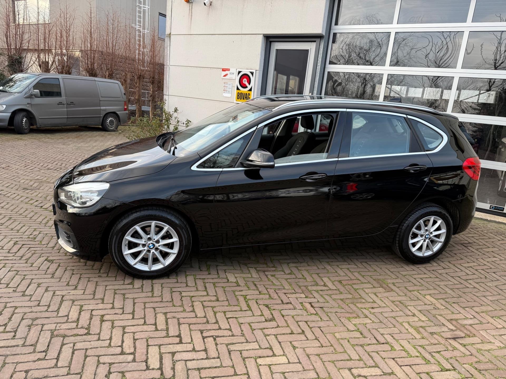 BMW 2-serie Active Tourer 216i Centennial High Executive | B, Auto's, Voorwielaandrijving, Dealer onderhouden, Stof, Gebruikt