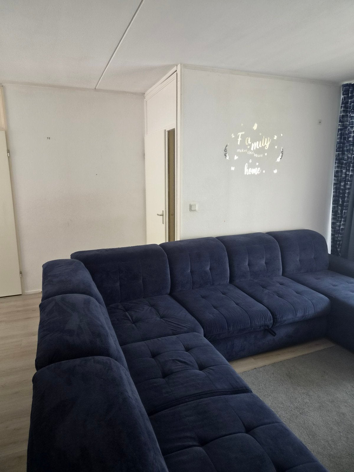 Comfortabele donkerblauwe hoekbank met slaapfunctie, Ophalen, Modern, Comfortabel, Gebruikt, Hoekbank