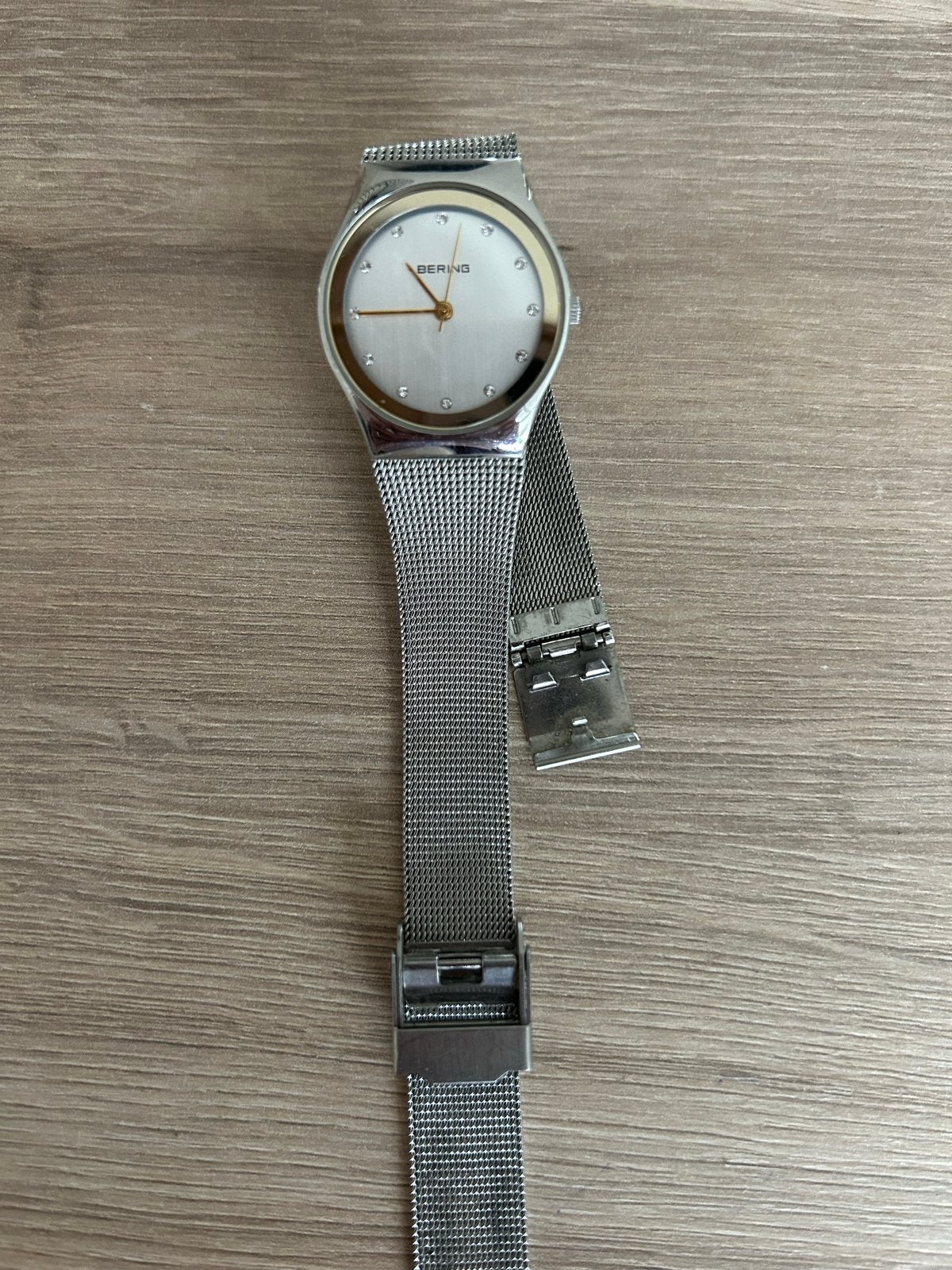 Bering Dames Horloge - Stijlvol en Tijdloos Design, Staal, Polshorloge, Zo goed als nieuw, Met strass