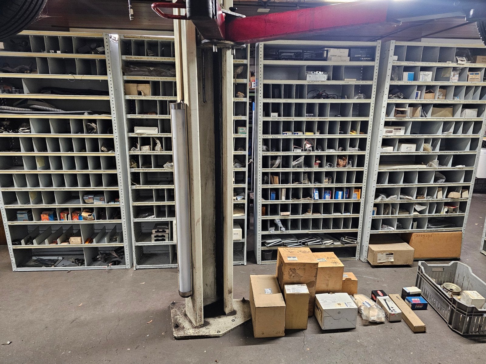 10 magazijn kasten vol met NOS opel onderdelen, Ophalen of Verzenden, Opel