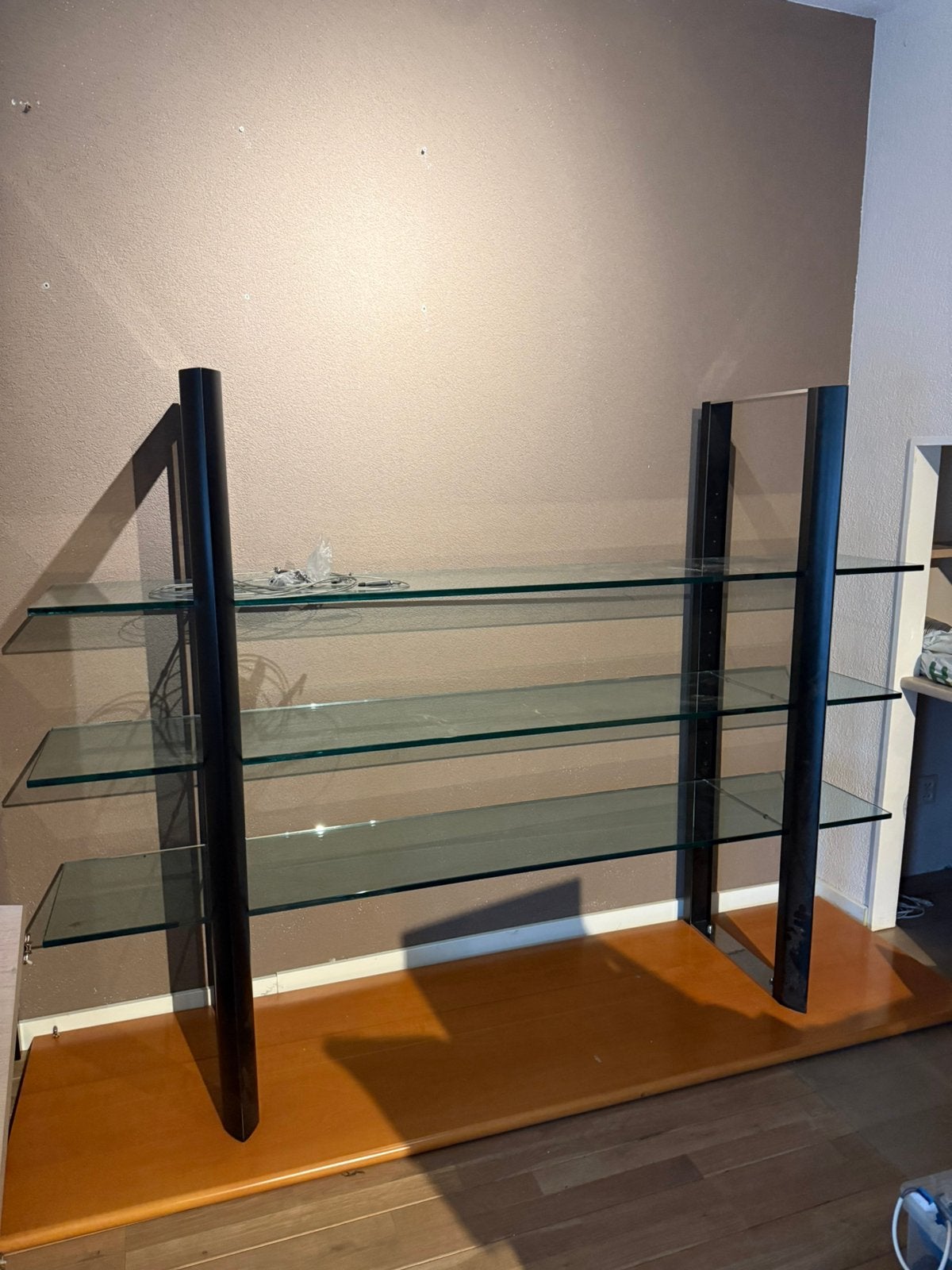 Glazen wandmeubel presentatiemeubel met 3 glazen legplanken, Huis en Inrichting, Ophalen of Verzenden, Zo goed als nieuw, 25 tot 50 cm