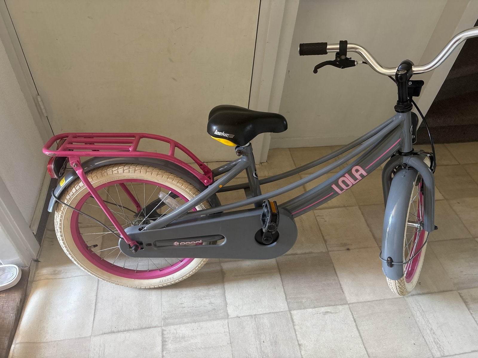 Lola Kinderfiets   Popal- Zo goed als nieuw. 18. Inch, Ophalen of Verzenden, Zo goed als nieuw, Terugtraprem, 20 inch of meer