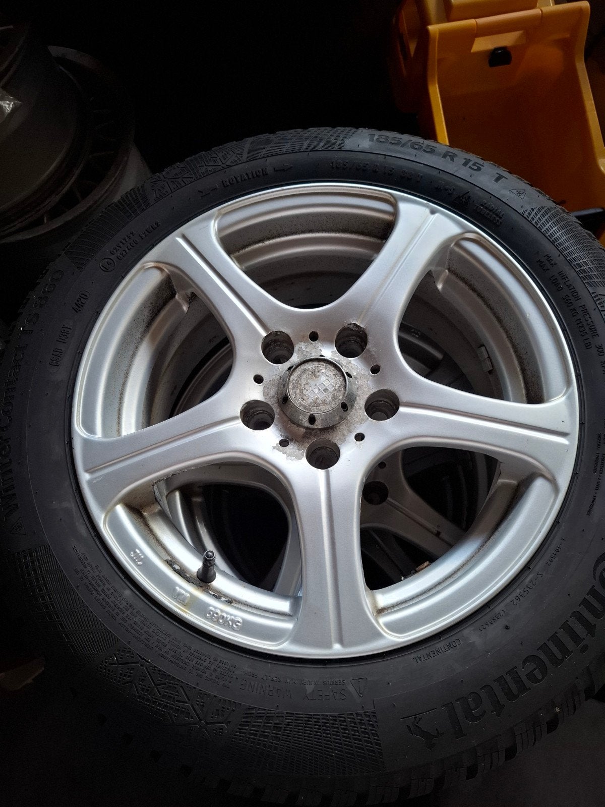 Winterbanden met velgen - Continental 185/65 R15, Ophalen, Gebruikt, 15 inch, Banden en Velgen