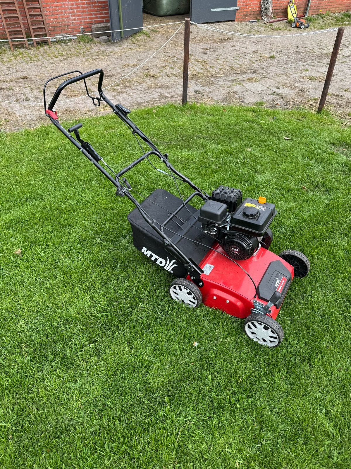Te huur ,MTD Optima 35 VO Verticuteermachine - Benzine, Ophalen, Nieuw, Benzine