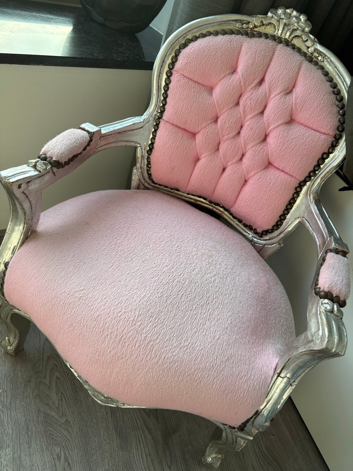 Barokke fauteuil in roze met zilveren frame(Kinderstoel), Antiek en Kunst, Ophalen of Verzenden