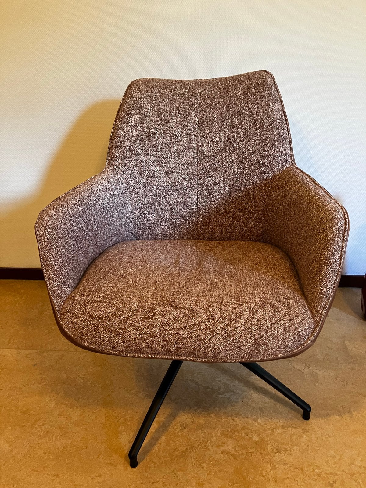 Kiq Draaifauteuil - Van Bree’s New World, Ophalen, Minder dan 75 cm, Leer, Zo goed als nieuw