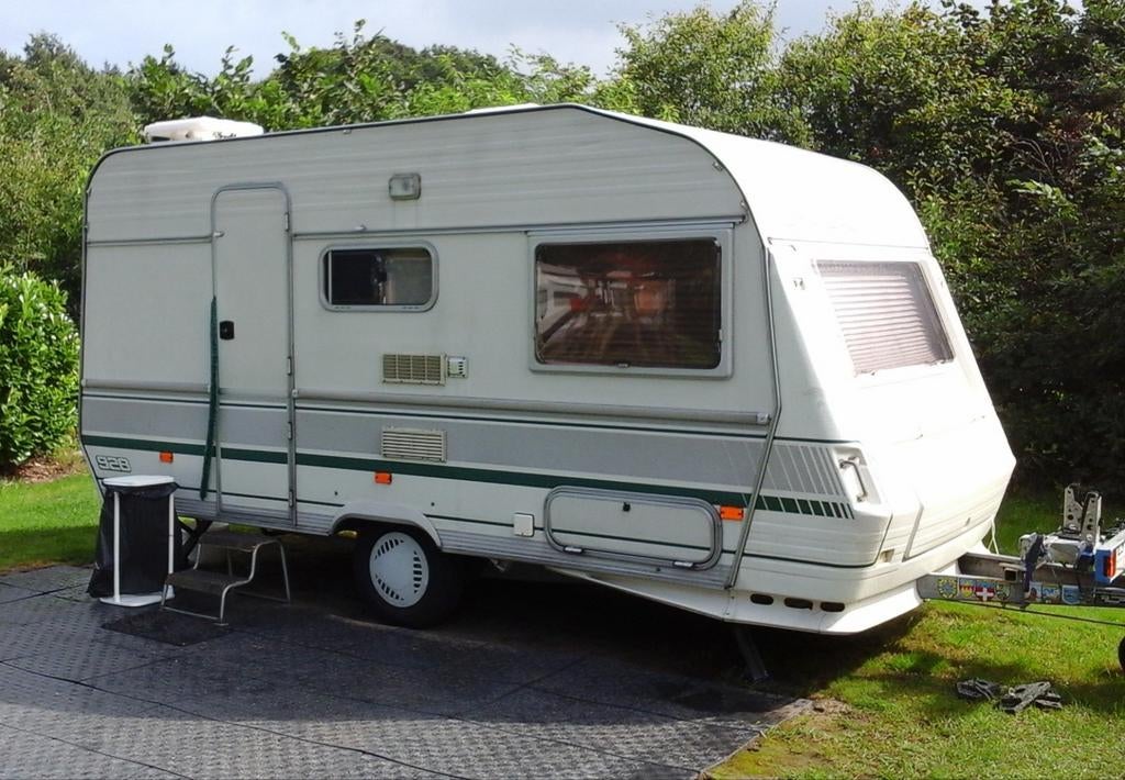 Chateau Cantara 928, Caravans en Kamperen, Caravans, Particulier, 750 - 1000 kg, Treinzit, Vast bed, Disselslot, Kachel, Koelkast