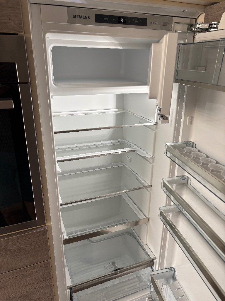 Siemens inbouwkoelkast nishoogte 140 cm, Witgoed en Apparatuur, Koelkasten en IJskasten, Ophalen, Gebruikt, 200 liter of meer