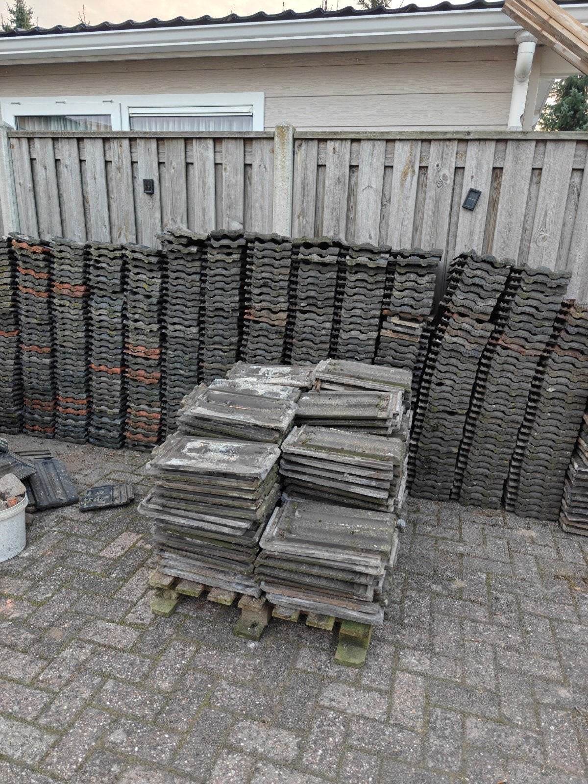 Dakpannen- Vlakke muldenpannen - ca. 1100 stuks, Ophalen, Gebruikt, Steen of Klei, 15 m² of meer