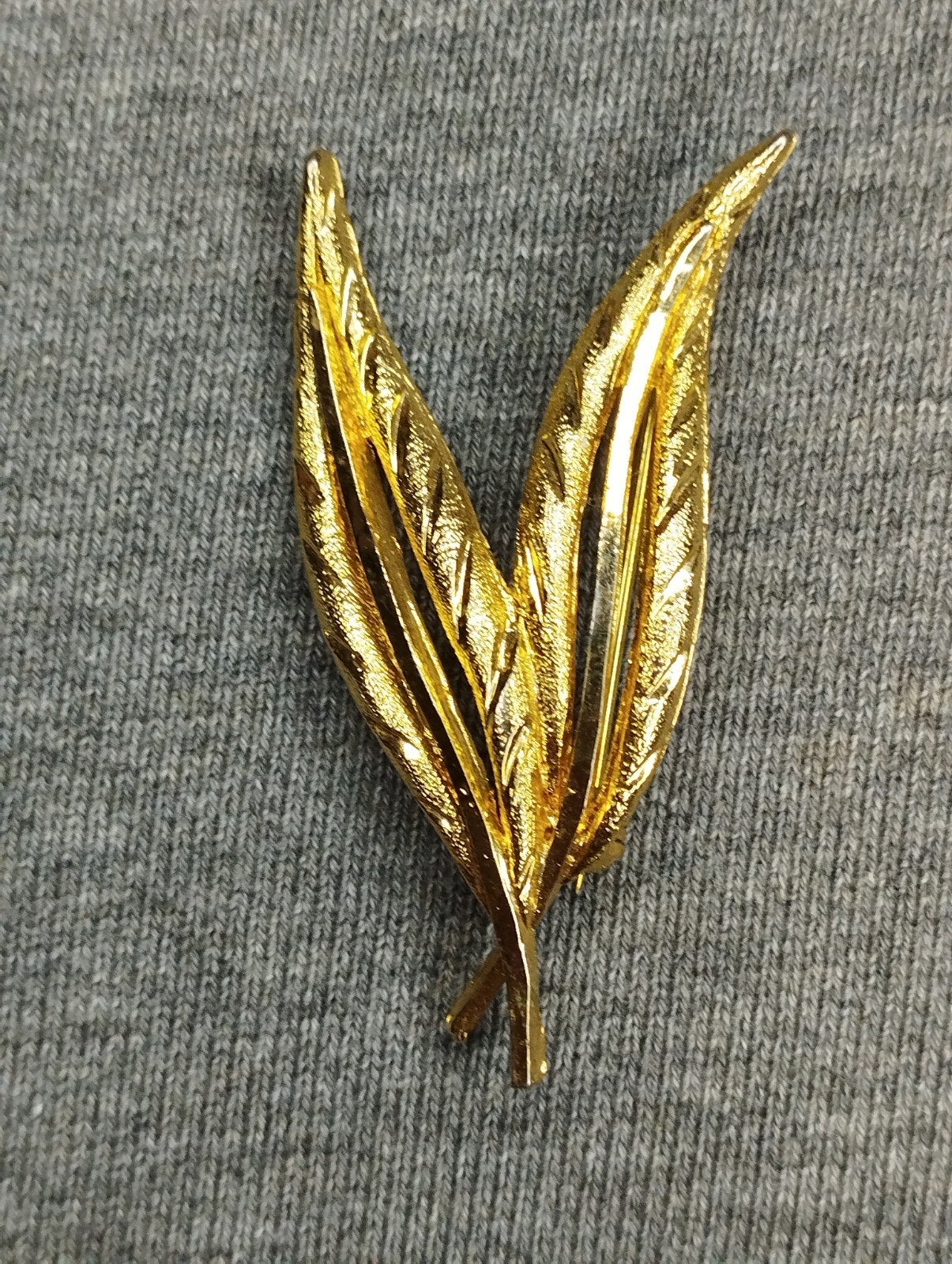 Een zeer mooie vintage broche in verguld goud, Sieraden, Tassen en Uiterlijk, Ophalen of Verzenden, Zo goed als nieuw, Goud, Overige materialen