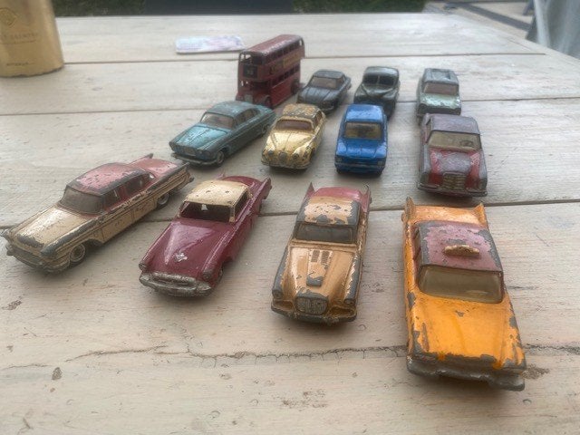 9 oude Dinky Toys en 3 oude Corgi Toys / jaren 50-60, Ophalen of Verzenden