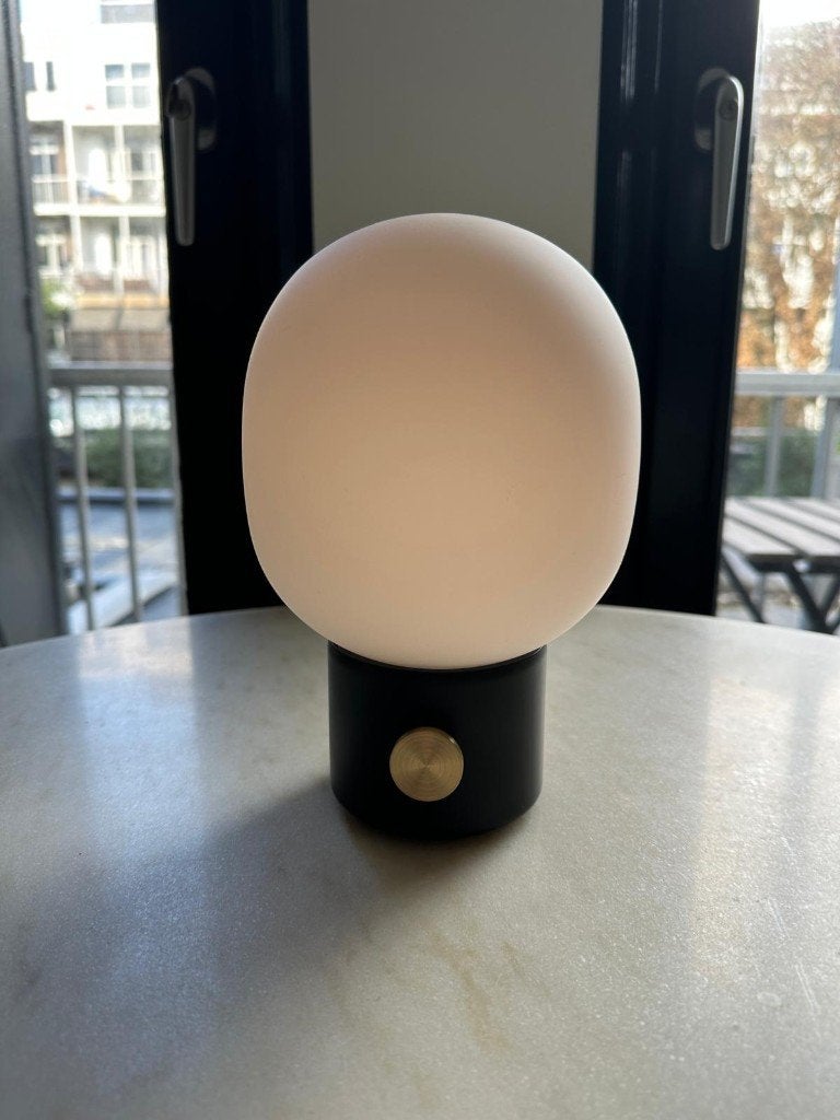 Audo Copenhagen - JWDA Portable Table Lamp | Tafellamp, Overige merken, Ophalen of Verzenden, Zwart, Design