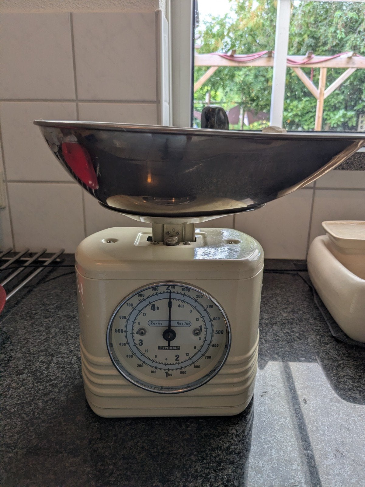 Typhoon retro keukenweegschaal - 2kg, Ophalen, Keukenweegschaal, Gebruikt, Minder dan 10 kg