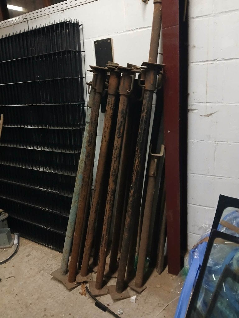 bouwstempels/schoren korte 18€/ grote 22€/stuk, Ophalen, Gebruikt, Overige typen, Minder dan 2 meter