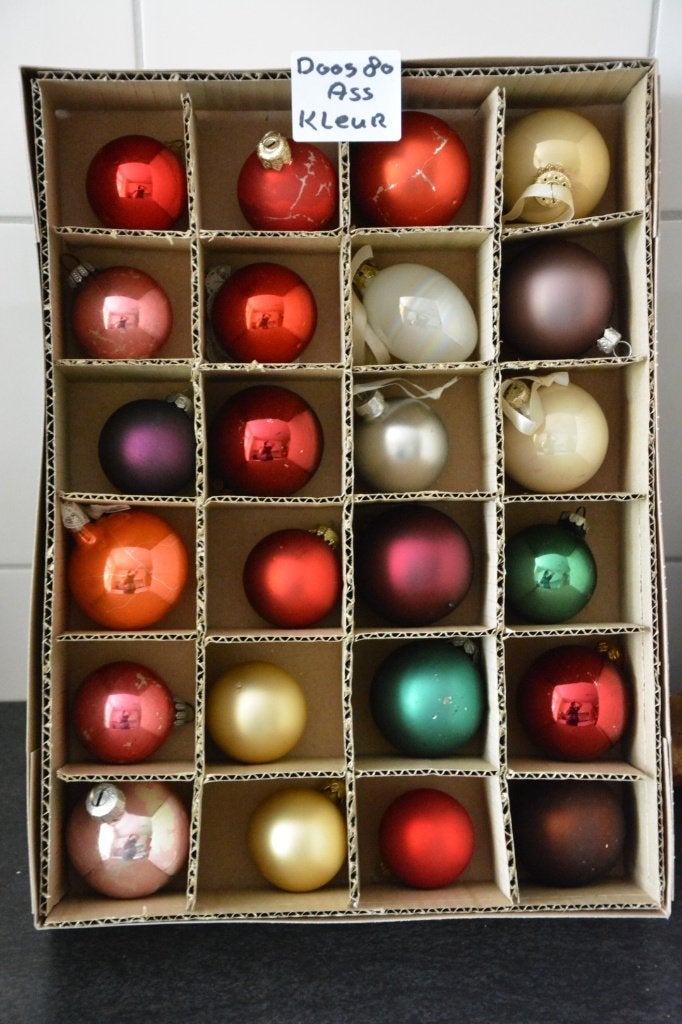 Kerstballen gekleurd Doos 80, Ophalen of Verzenden, Zo goed als nieuw