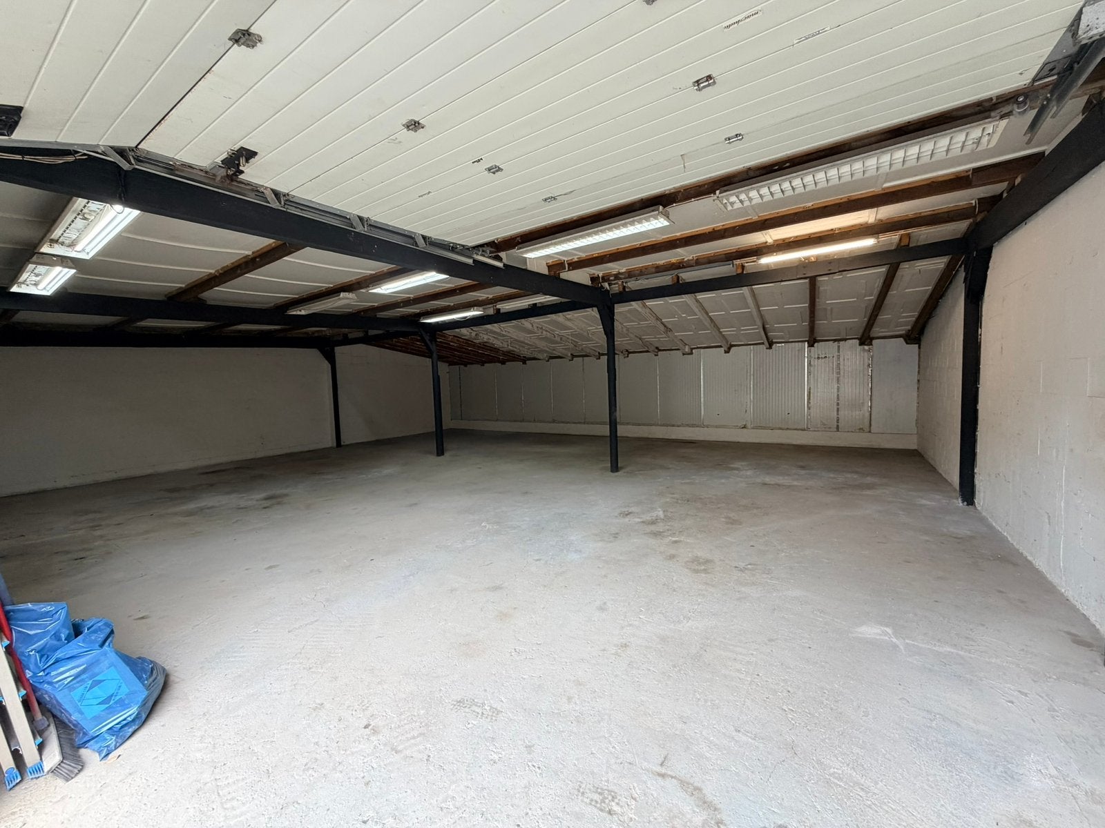 Te Huur 145m2 Bedrijfsruimte / Garage / Loods Kerkrade