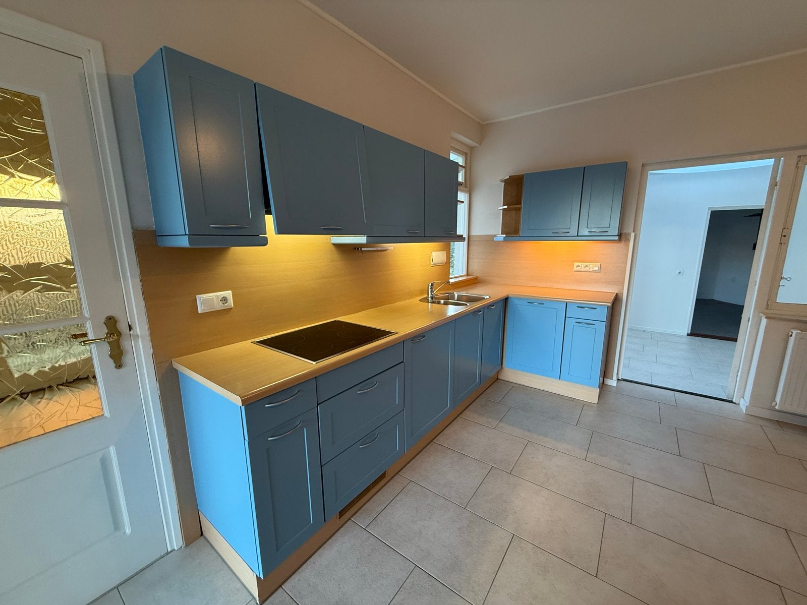 Complete en functionele keuken met inbouwapparatuur, Ophalen, Gebruikt, Blauw, Hoekkeuken