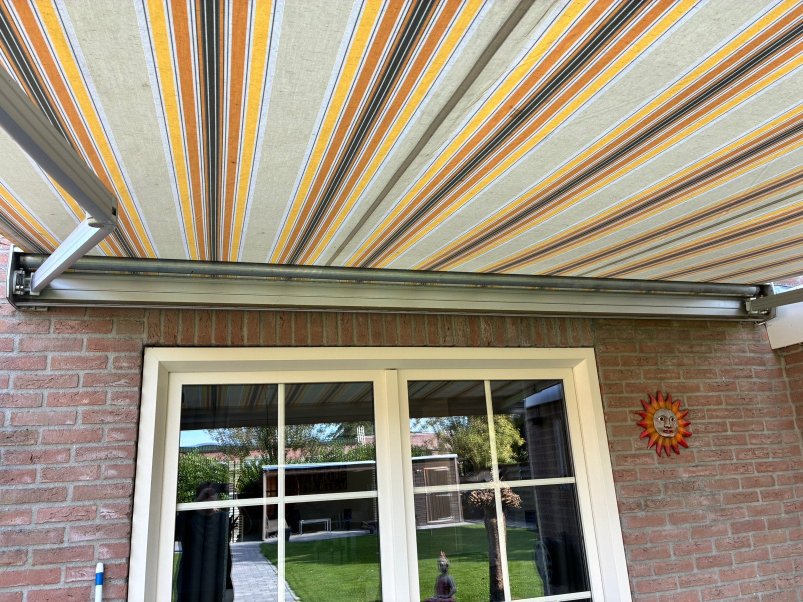 Foto 5 van Electrisch bedienbaar knikarm zonnescherm