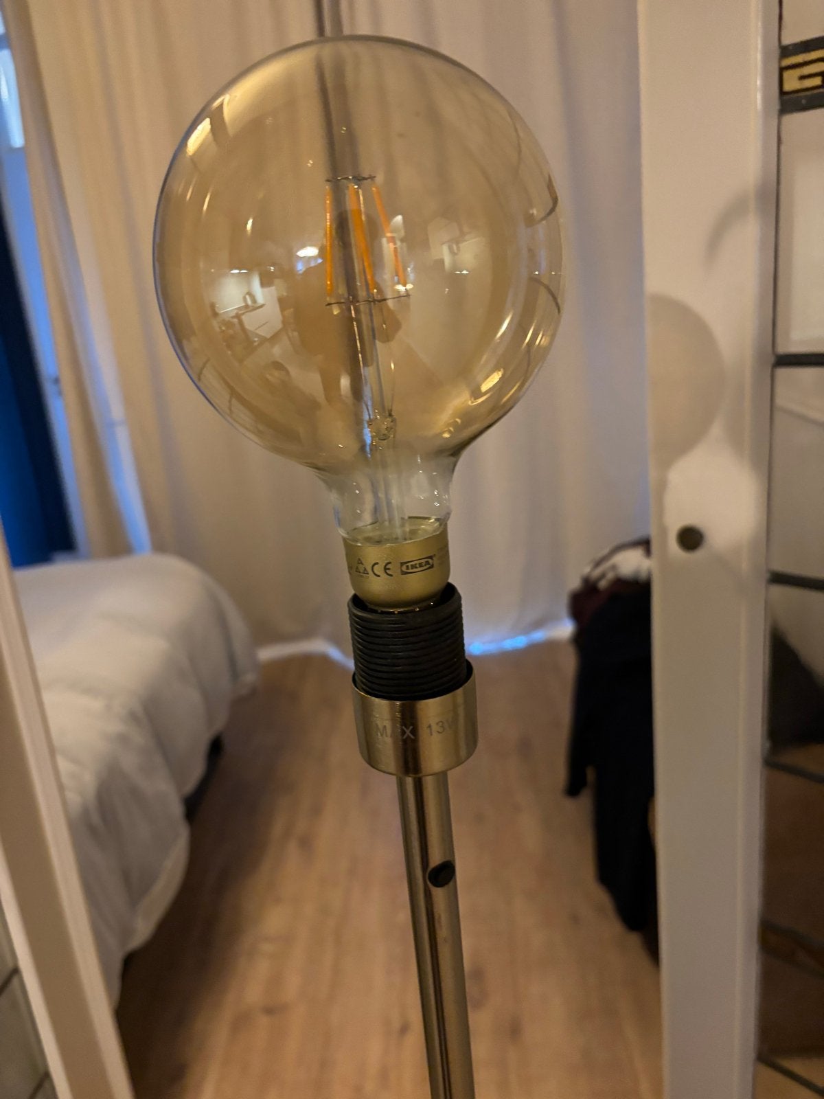 IKEA staande lamp goud met E27 fitting, Ophalen, 100 tot 150 cm, E27 (groot), Zo goed als nieuw