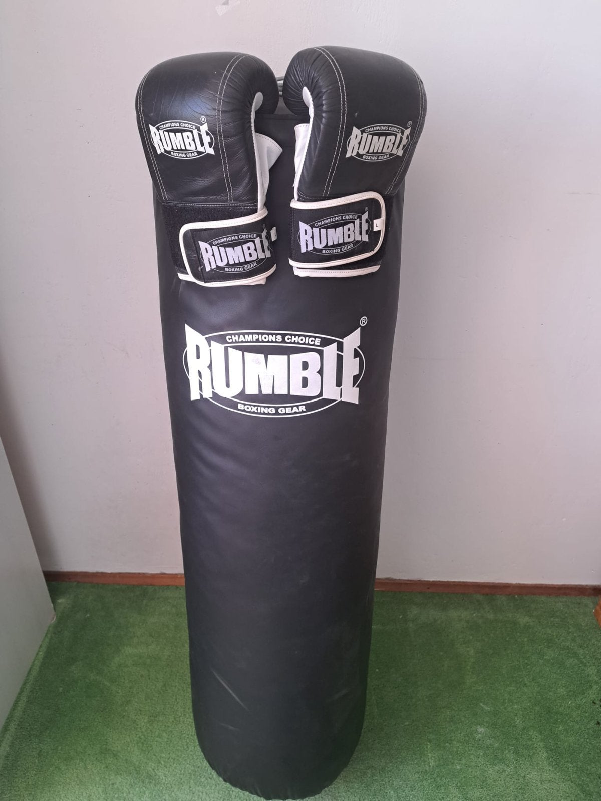 Rumble bokszak inc. handschoenen en ophangsysteem, Sport en Fitness, Boksen, Ophalen, Zo goed als nieuw, Bokszak