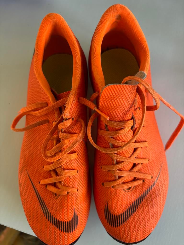 Nike Oranje Voetbalschoenen Maat 36,5, Sport en Fitness, Voetbal, Ophalen of Verzenden, Gebruikt, Schoenen