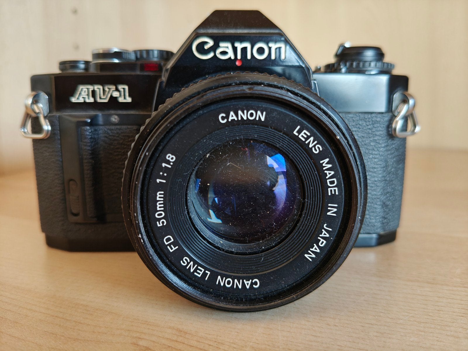 Canon AV-1 Spiegelreflexcamera met 50mm f/1.8 FD lens, Ophalen of Verzenden, Gebruikt, Spiegelreflex, Canon