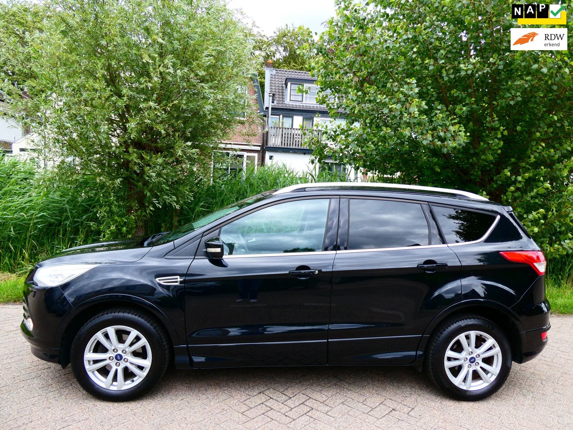 Ford Kuga 1.5 Titanium Styling Pack 150pk Clima Navi Trekhaa, 4 cilinders, Leder en Stof, Zwart, Origineel Nederlands
