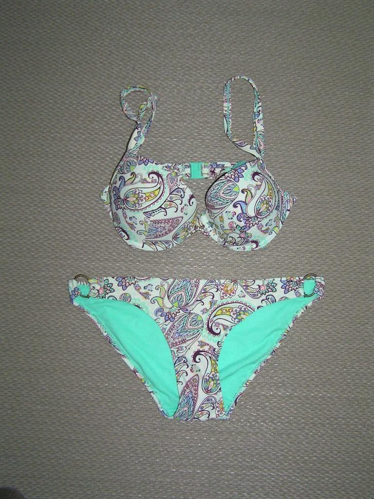 Mooie zacht groene bikini maat 36., Nieuw, Ophalen of Verzenden, Bikini, Hunkemöller