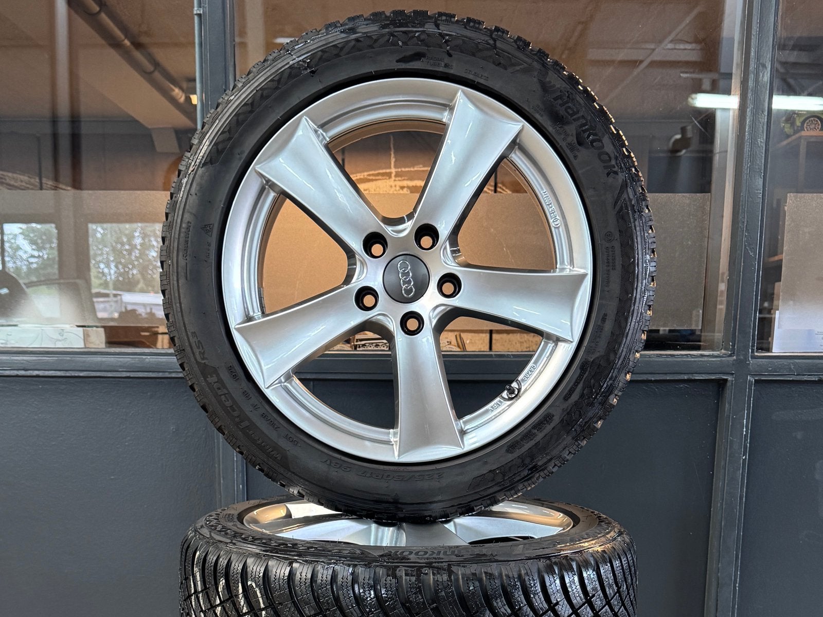 Audi A4 17 inch velgen winterbanden Hankook 225/50/17, Ophalen, Gebruikt, Banden en Velgen, 17 inch