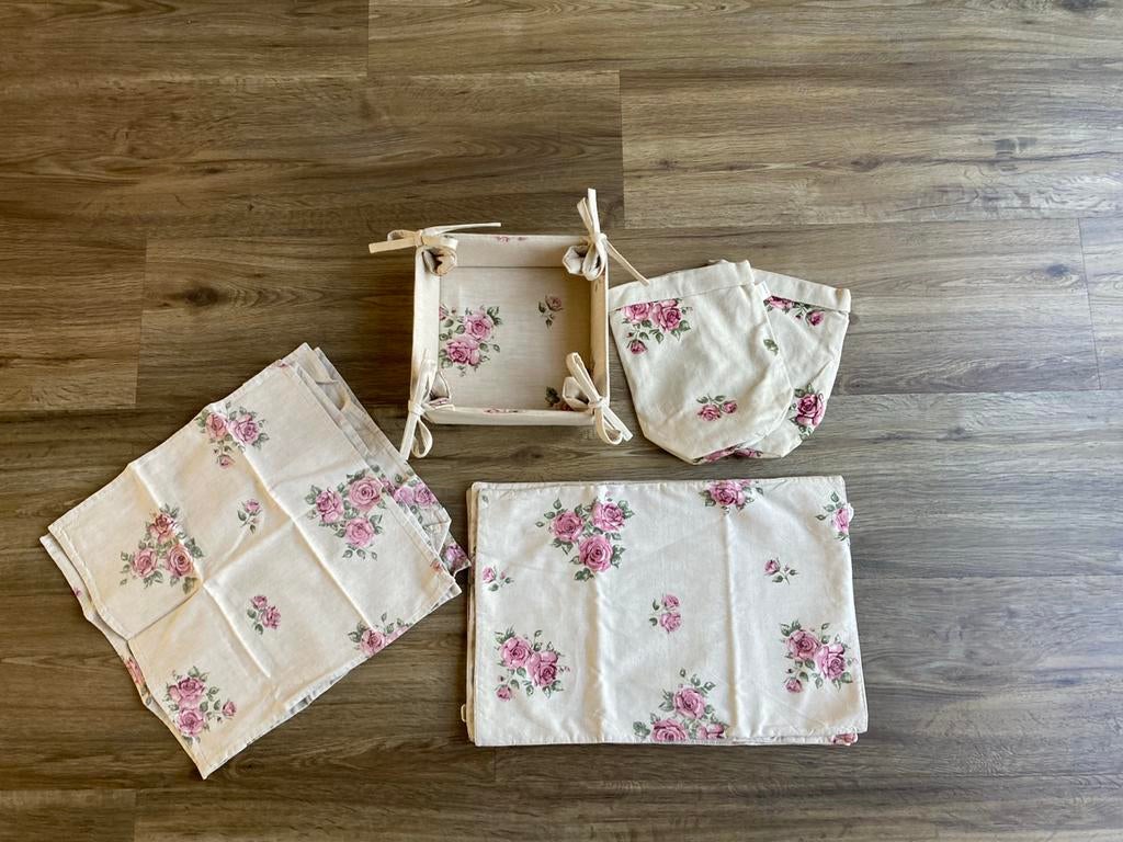 Riviera Maison brunchset! O.a. broodmand en placemats, Huis en Inrichting, Ophalen of Verzenden, Zo goed als nieuw