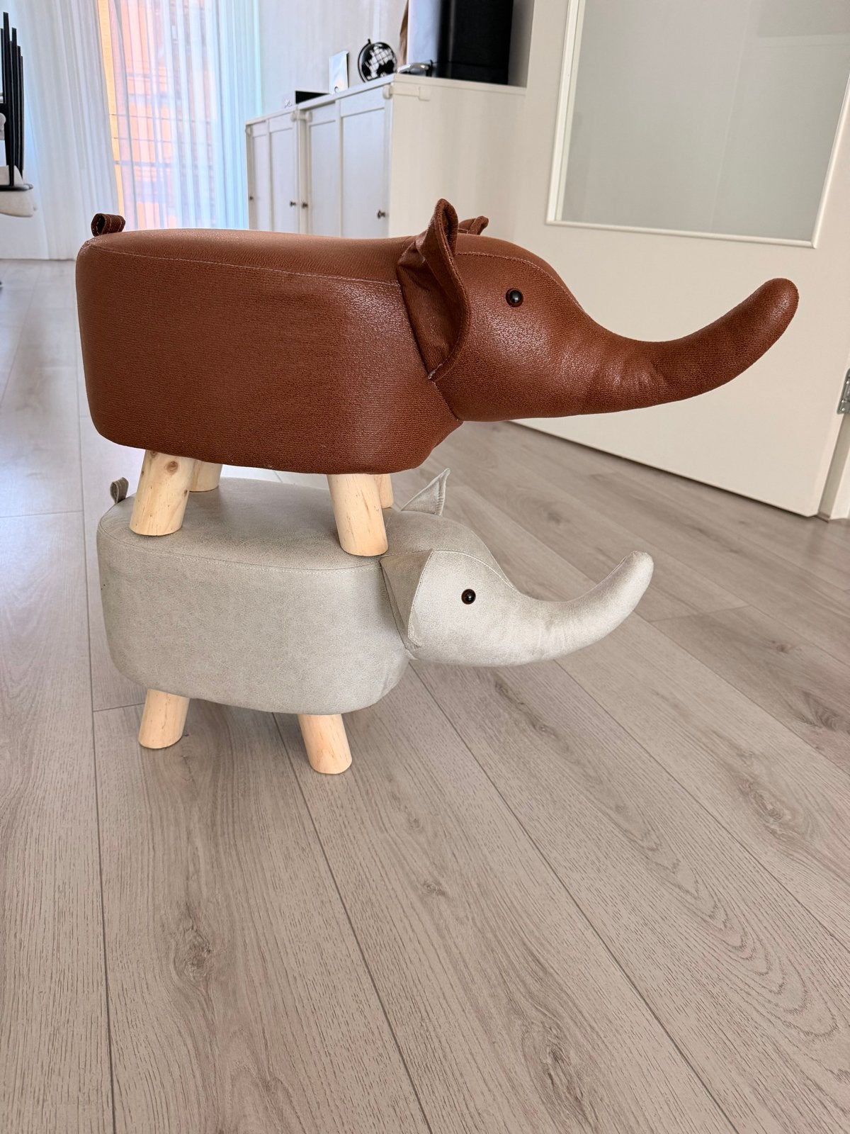 Leuke olifant poefjes - set van 2, Ophalen of Verzenden, Zo goed als nieuw, Bruin, Textiel