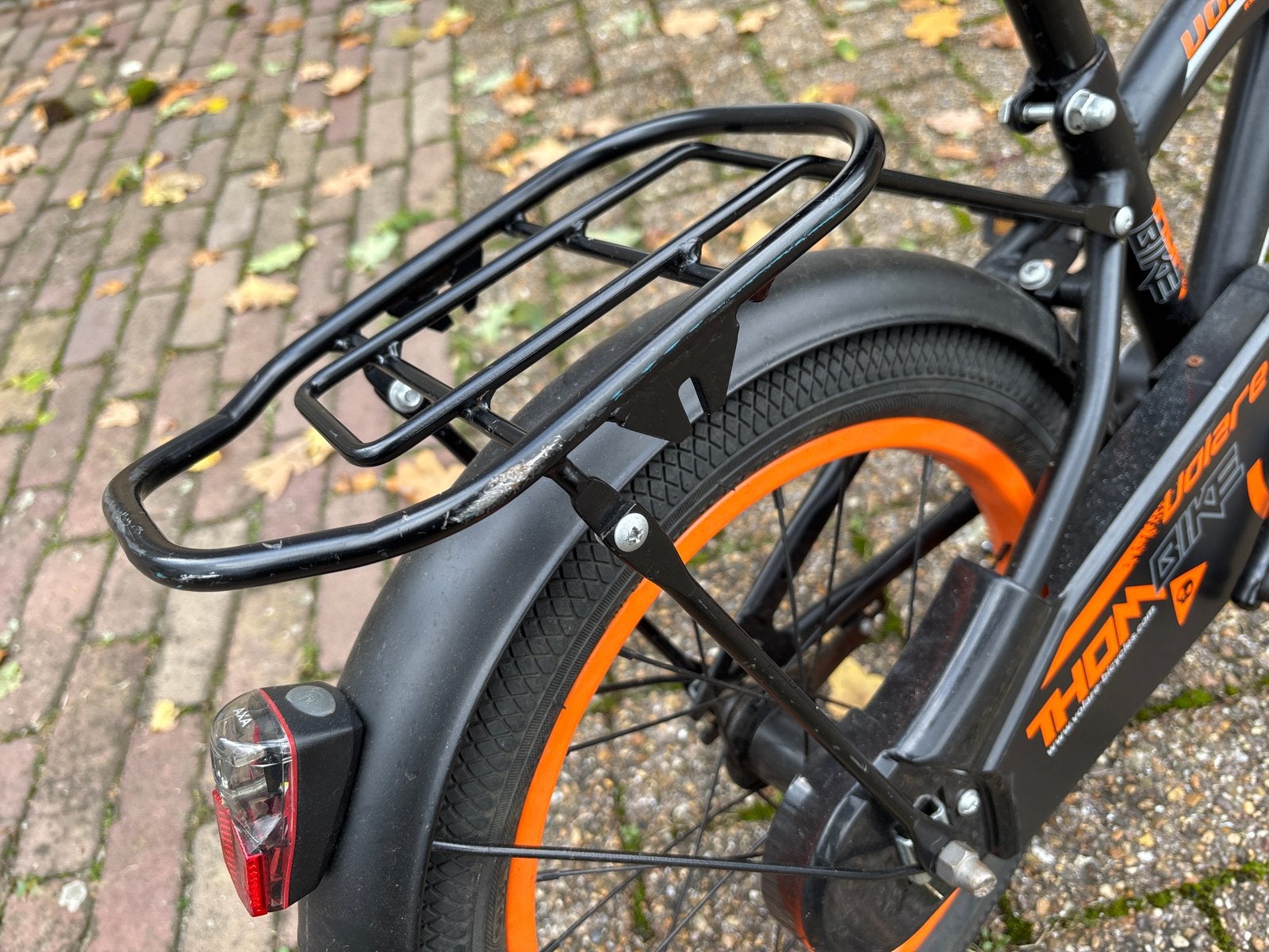 Thombike Volare kinderfiets 16 inch - Zwart/Oranje, Ophalen of Verzenden, Zo goed als nieuw, Terugtraprem, 16 tot 20 inch