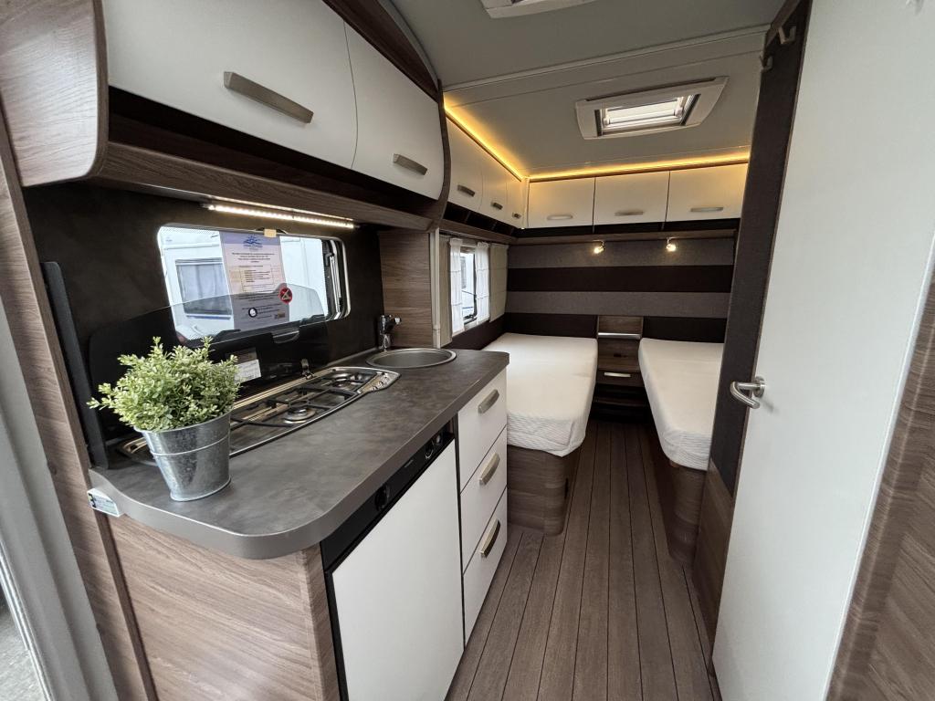 Knaus Sport Silver Selection 540UE Mover Voortent Enk bedden, Schokbreker, Rondzit, Bedrijf, Knaus